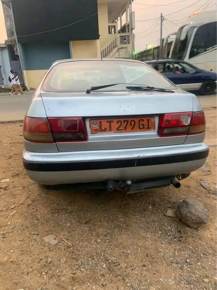 Toyota Carina e à vendre à Douala