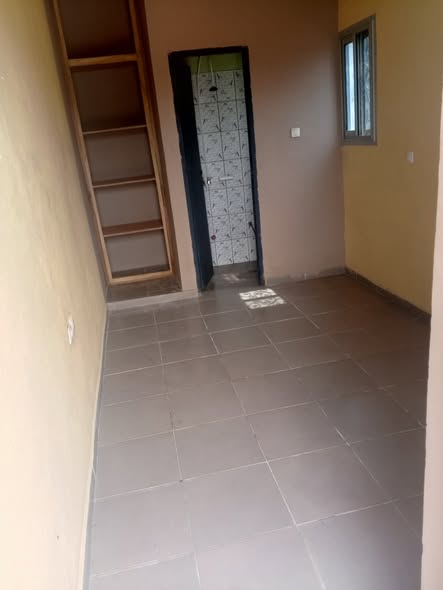 Chambre moderne à louer à Ari Village