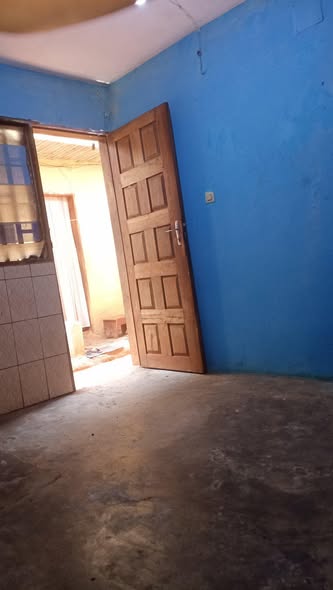 Chambre moderne à louer à Ekié