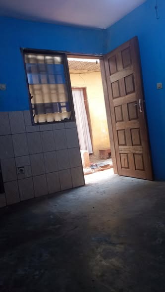 Chambre moderne à louer à Ekié