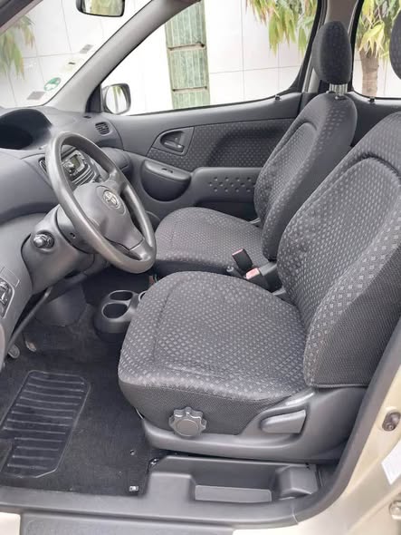 TOYOTA YARIS VERSO Année 2005