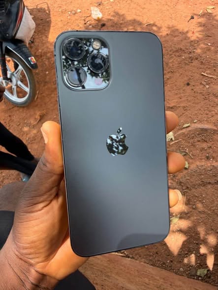 iPhone 12pm en parfait état