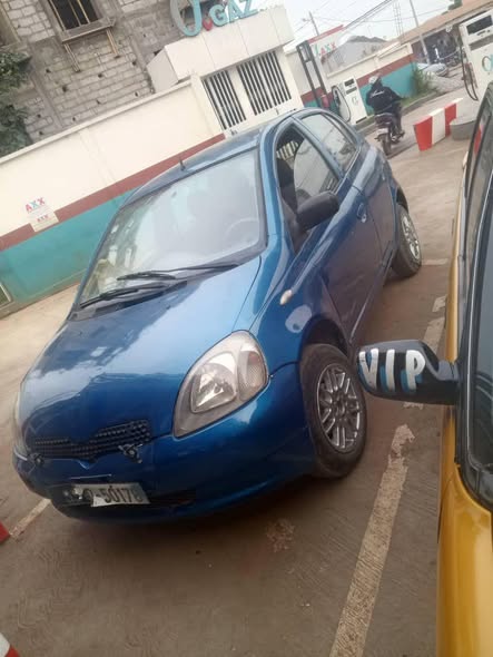 URGENT Yaris 2002 à vendre