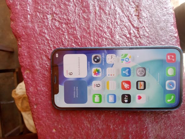 iPhone 12 de 128gb encore neuf à vendre