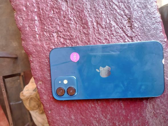 iPhone 12 de 128gb encore neuf à vendre