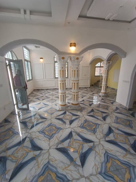 Duplex à louer à Odza