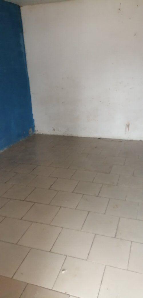 Chambre simple à louer à Nkolobikone
