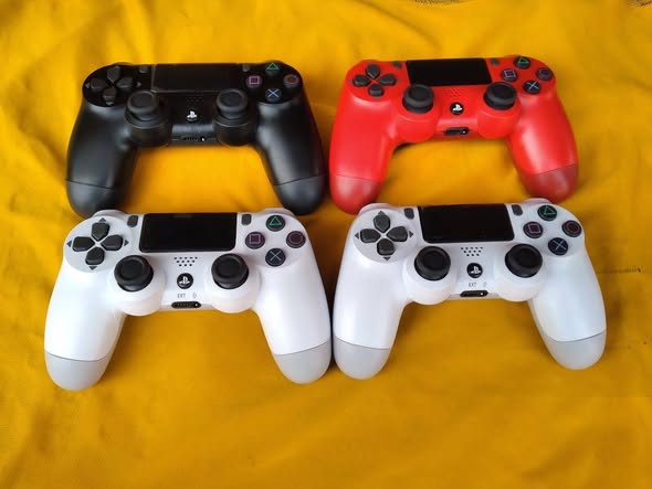 Manettes PS4 et Xbox 360 neuves