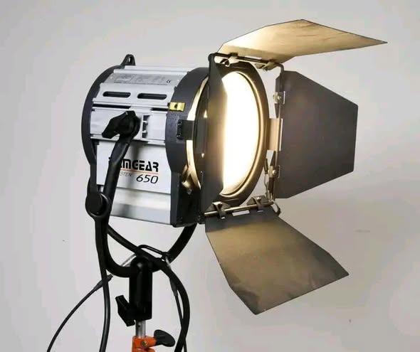Projecteur lumière studio professionnel FilmGear