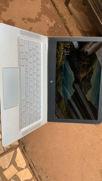 Laptop ultra slim HP core i3 à vendre
