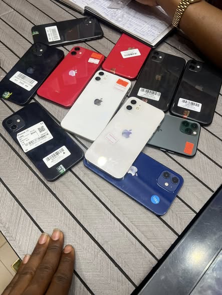 Ventes et trocs de téléphones à Bafoussam