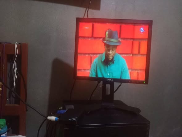 Moniteur et cartes TV à vendre