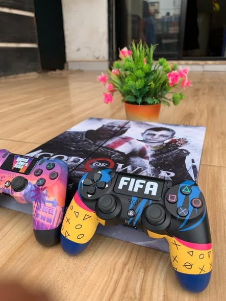PS4 CUSTOM 500G avec 15 jeux