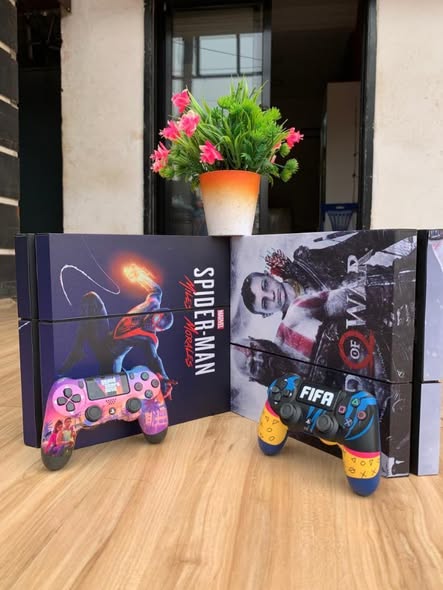PS4 CUSTOM 500G avec 15 jeux