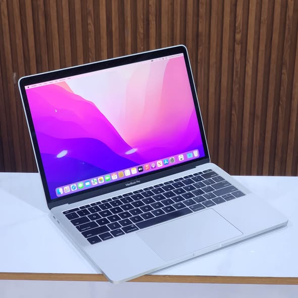 Macbook Pro 13 2017 2.0Ghz avec 1.5Go dédié