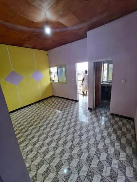 Studio moderne à Odza