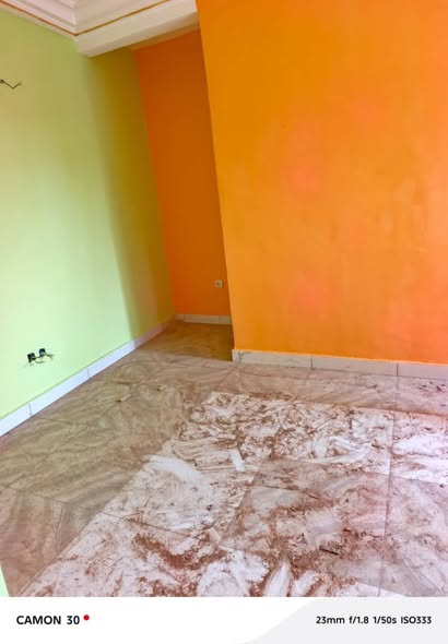 Studio moderne à Bafoussam avec parking