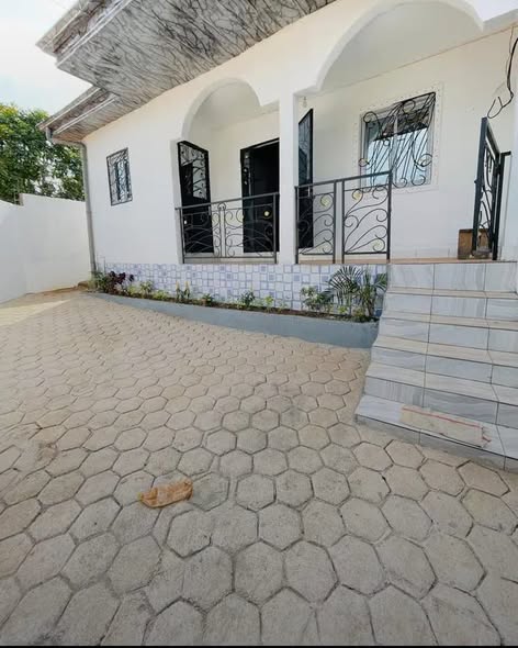 Maison neuve à vendre à Nkolndom