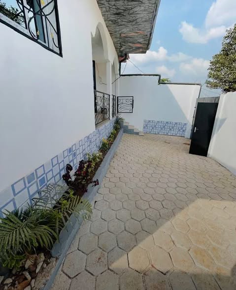 Maison neuve à vendre à Nkolndom