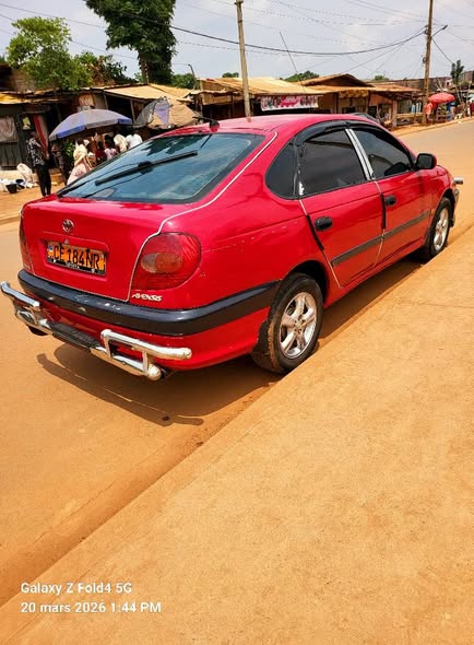 Avensis années 2000 liftback à vendre