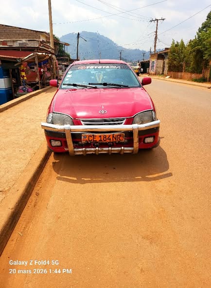 Avensis années 2000 liftback à vendre
