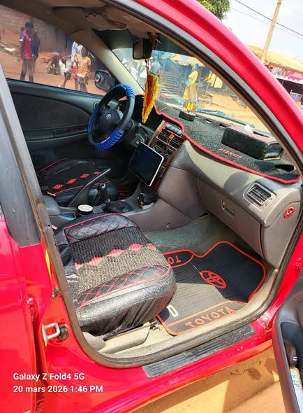 Avensis années 2000 liftback à vendre
