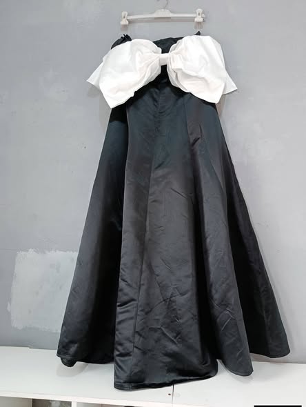 Robe en solde avec noeud papillon