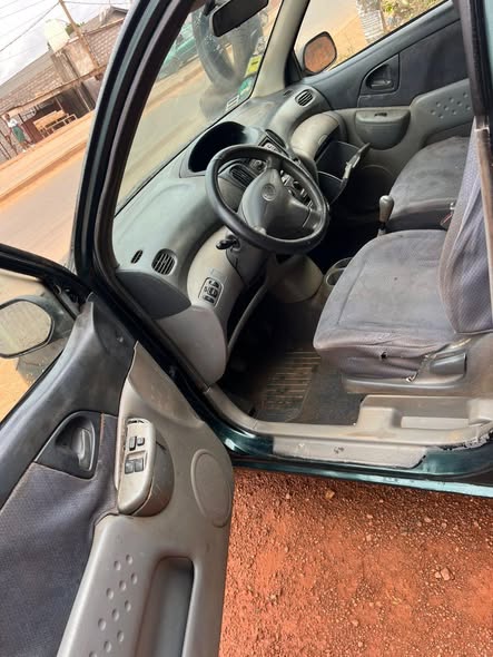 Yaris Verso à vendre à Yaoundé