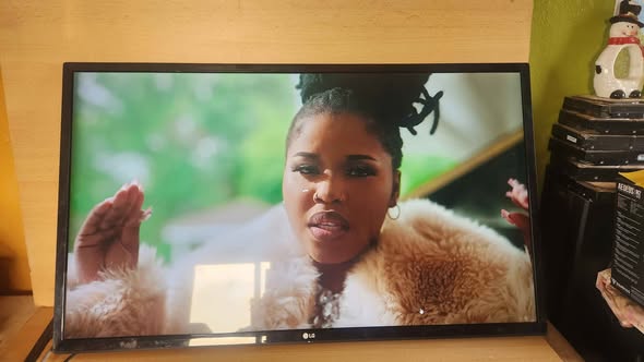 Moniteur LG IPS FULL HD