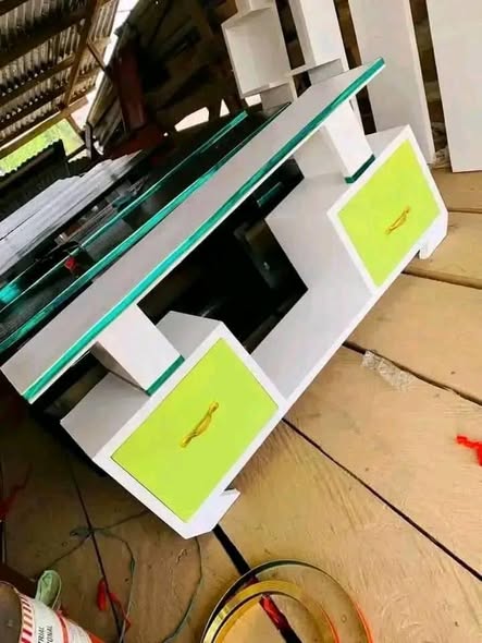 Table basse disponible