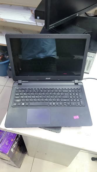 ACER ASPIRE ES1-572 CORE I3 7TH GENERATIONS