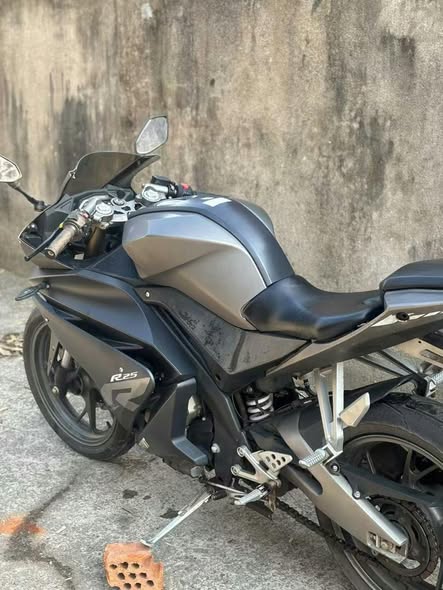 Moto R25 sur commande