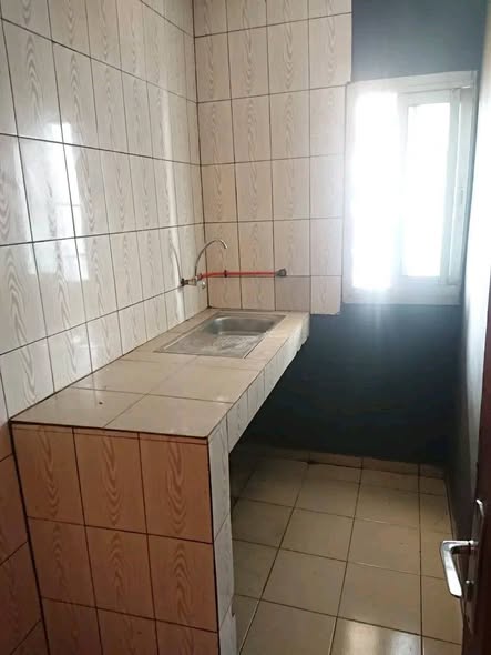 Studio moderne à louer à Nkoabang