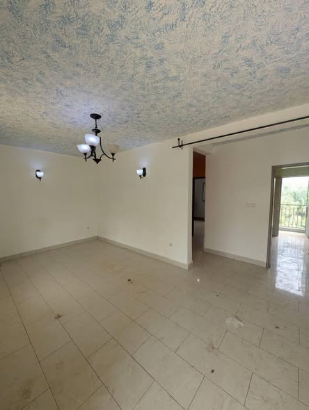 Studio à louer à Odza