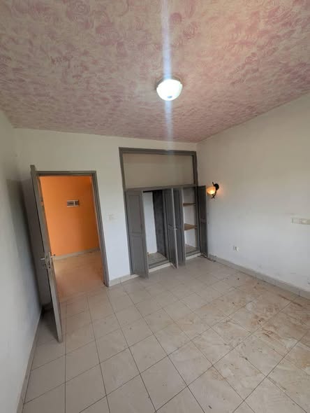 Studio à louer à Odza
