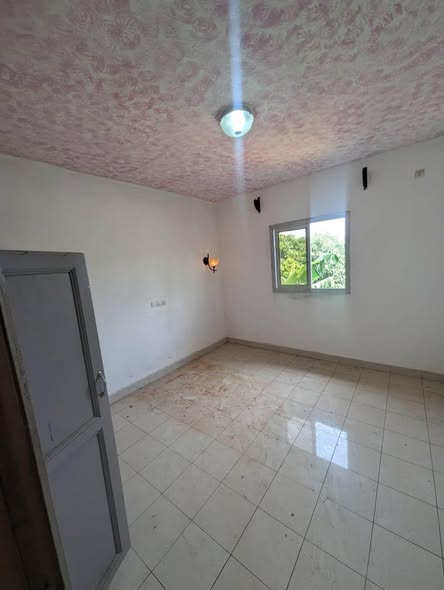 Studio à louer à Odza