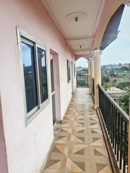 Bâtiment à vendre directement sur le goudron
