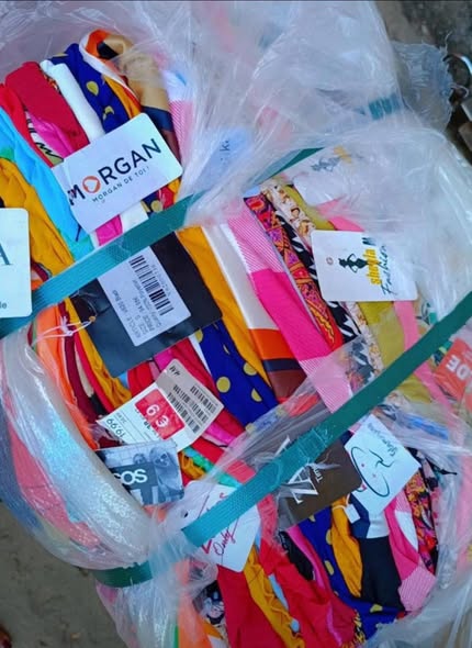 Ballots de vêtements disponibles