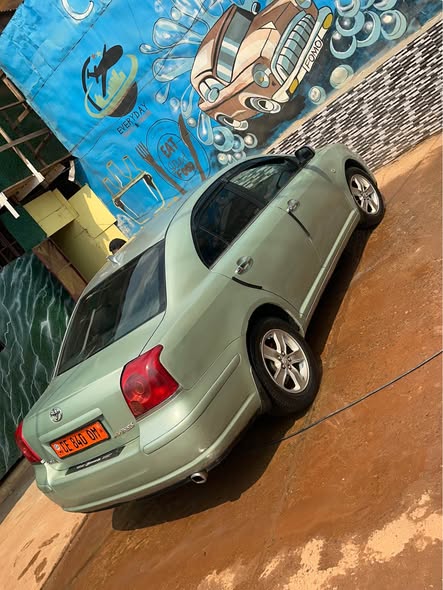 Toyota Avensis 2005 clean and new