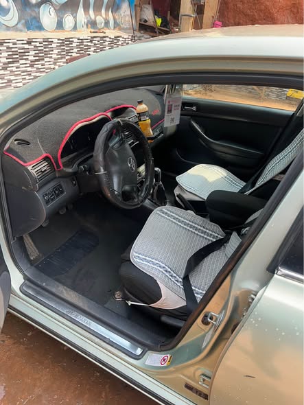 Toyota Avensis 2005 clean and new
