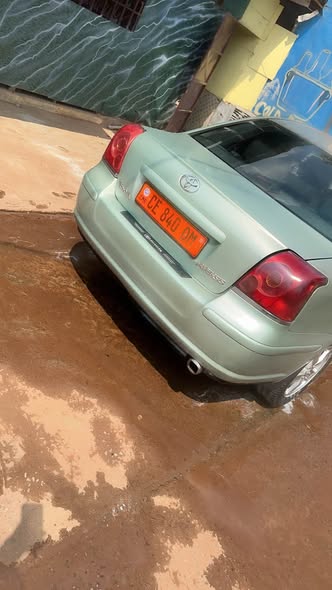 Toyota Avensis 2005 clean and new