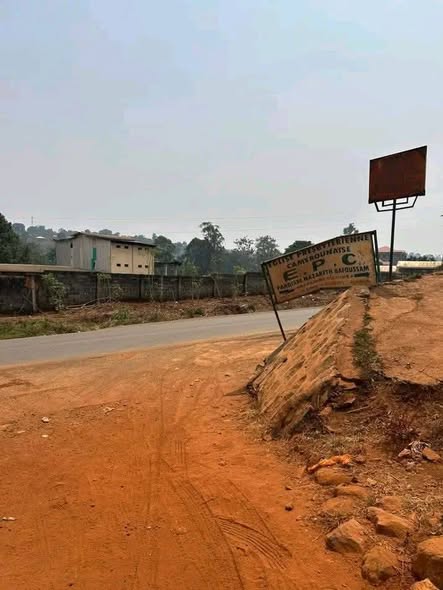 Terrain titré à vendre à Bafoussam