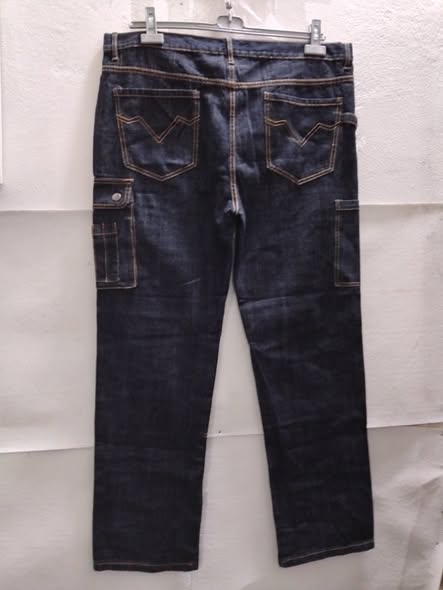 Pantalon homme en jeans disponibles