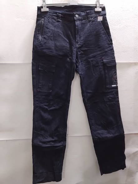 Pantalon homme en jeans disponibles