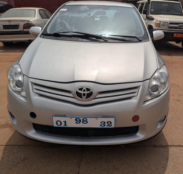 Toyota Auris 2011-2012 en excellent état