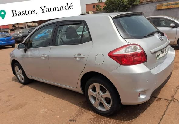 Toyota Auris 2011-2012 en excellent état