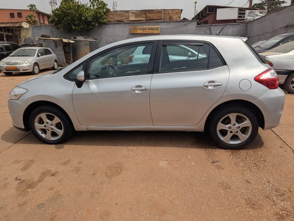 Toyota Auris 2011-2012 en excellent état