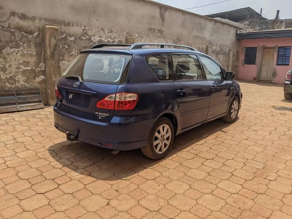 Toyota Avensis verso AUTOMATIQUE à vendre