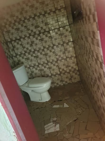 Vaste chambre moderne à Tamdja