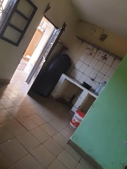 Vaste chambre moderne à Tamdja